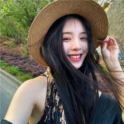 一个唱歌，另一个不唱歌